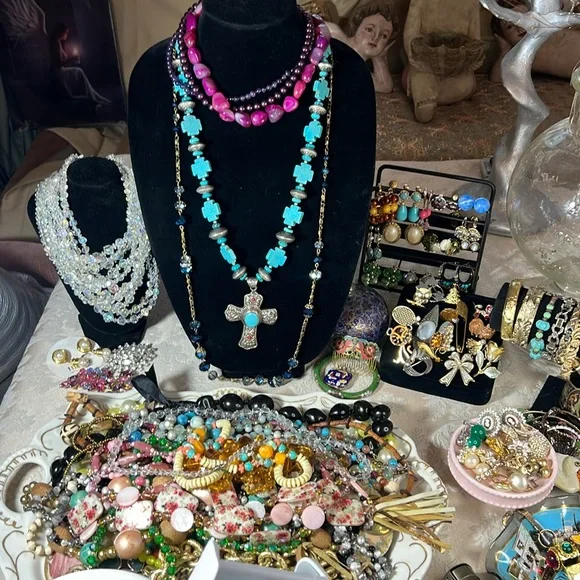 Jewelry Live Show 6/10 - Picture 9 of 12